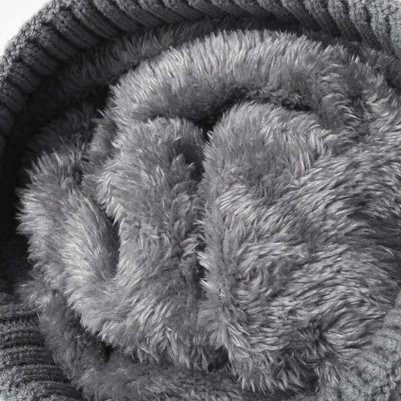 Bonnet à Pompon en Maille Torsadée