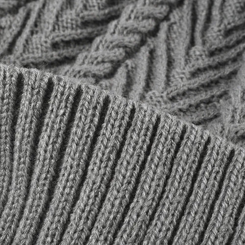 Bonnet à Pompon en Maille Torsadée