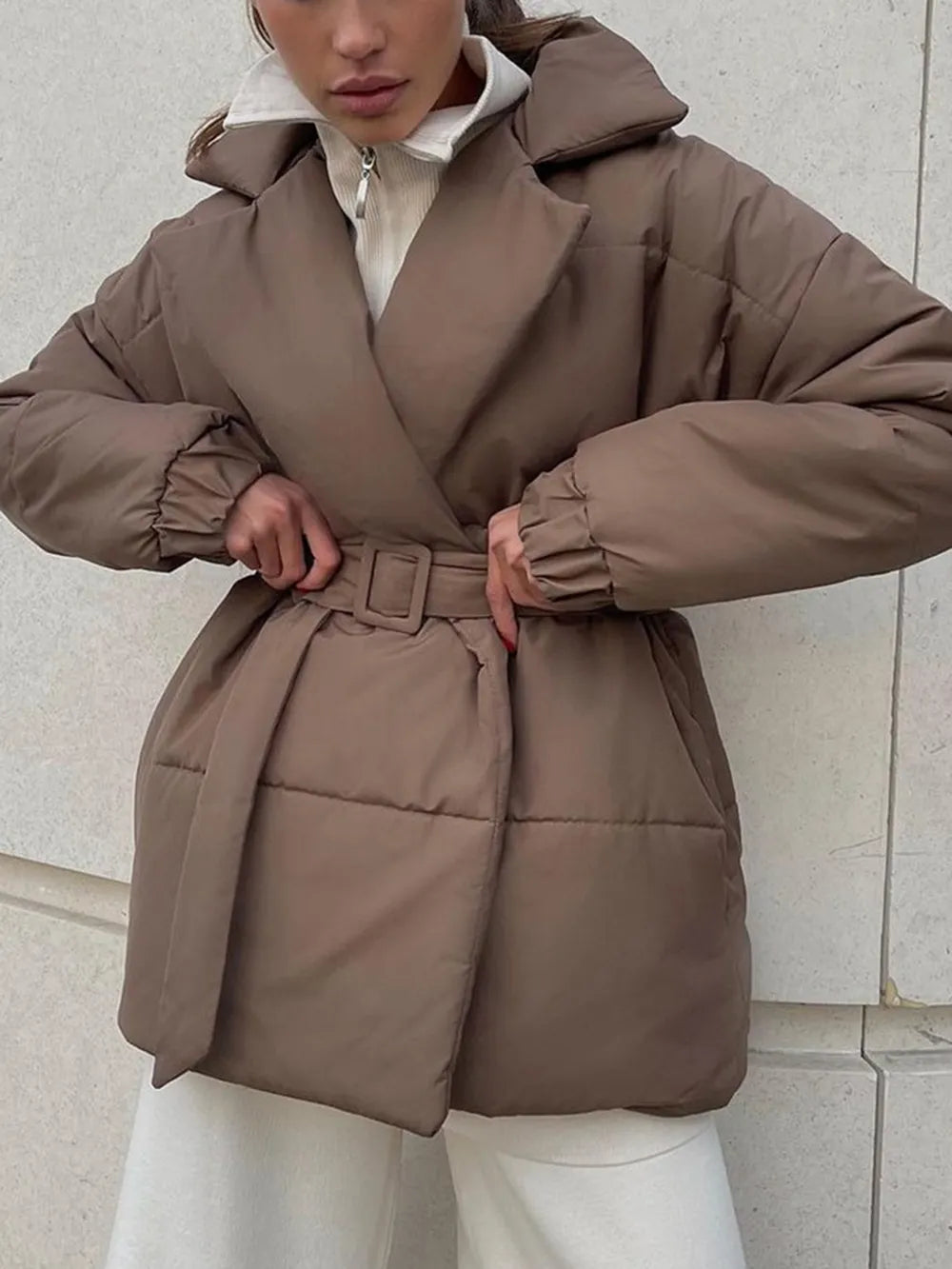 Doudoune Ceinturée à Col Tailleur